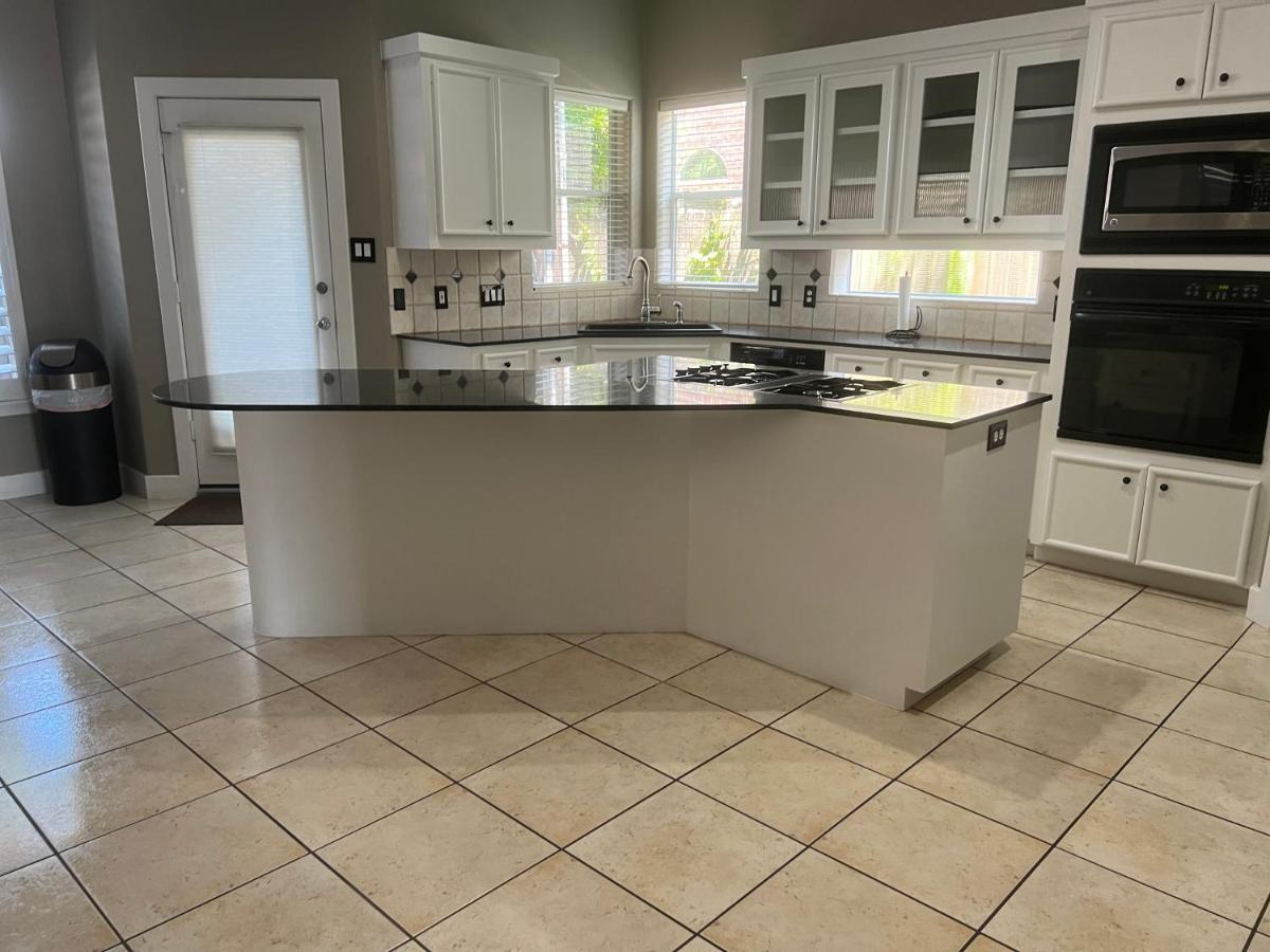 Wanderlust Villa Near Galleria Mall Хьюстон Экстерьер фото