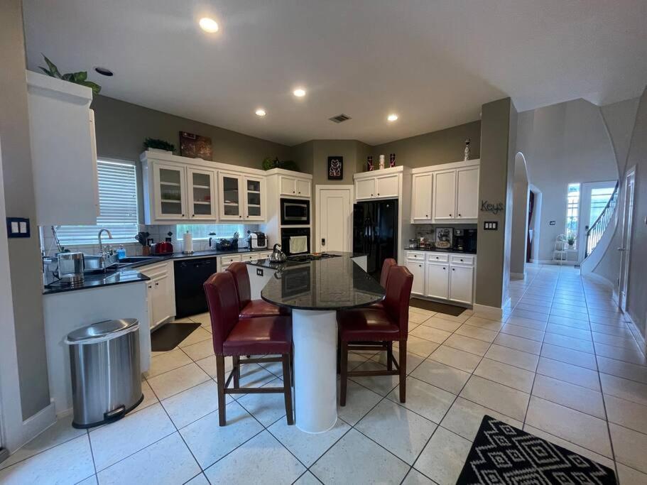 Wanderlust Villa Near Galleria Mall Хьюстон Экстерьер фото