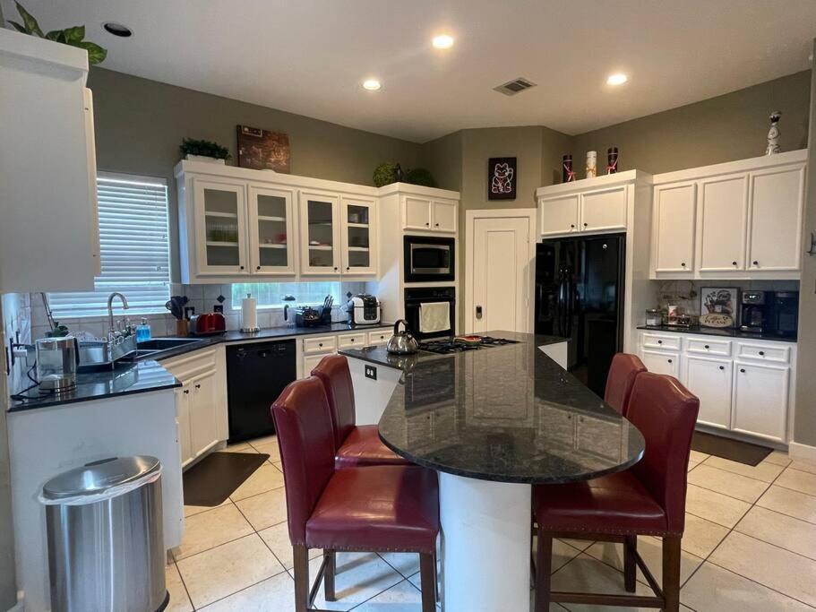 Wanderlust Villa Near Galleria Mall Хьюстон Экстерьер фото