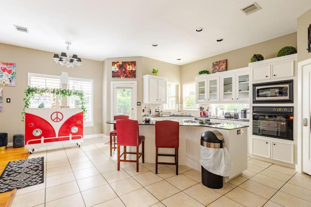 Wanderlust Villa Near Galleria Mall Хьюстон Экстерьер фото